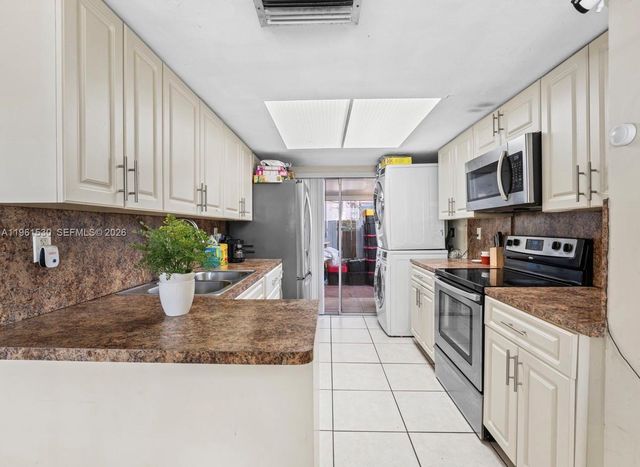 3056 NW 15th St 201, Miami, FL 33125