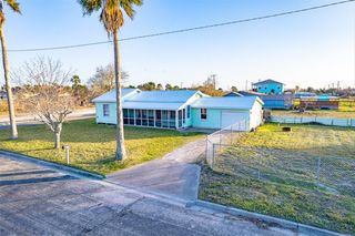243 E Magnolia Ave, Aransas Pass, TX 78336