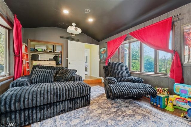 9 Hartung Ave, Riverdale Boro, NJ 07457