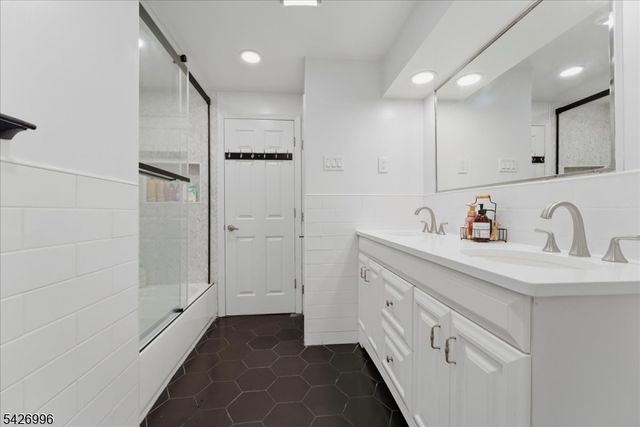 9 Hartung Ave, Riverdale Boro, NJ 07457