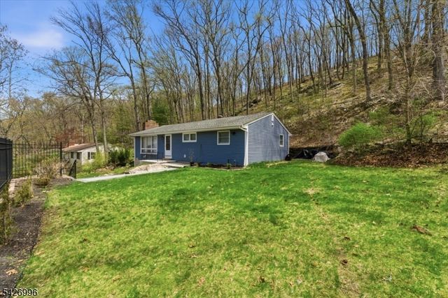 9 Hartung Ave, Riverdale Boro, NJ 07457