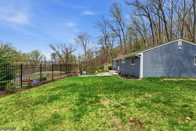 9 Hartung Ave, Riverdale Boro, NJ 07457