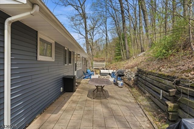9 Hartung Ave, Riverdale Boro, NJ 07457