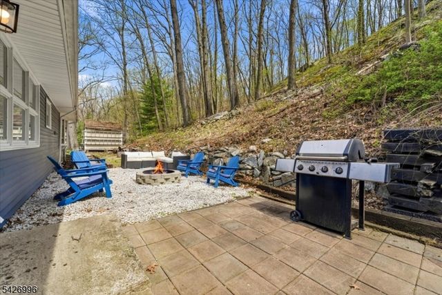 9 Hartung Ave, Riverdale Boro, NJ 07457