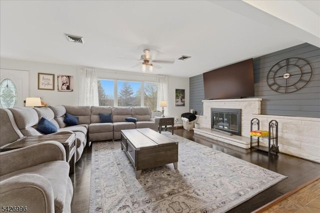 9 Hartung Ave, Riverdale Boro, NJ 07457