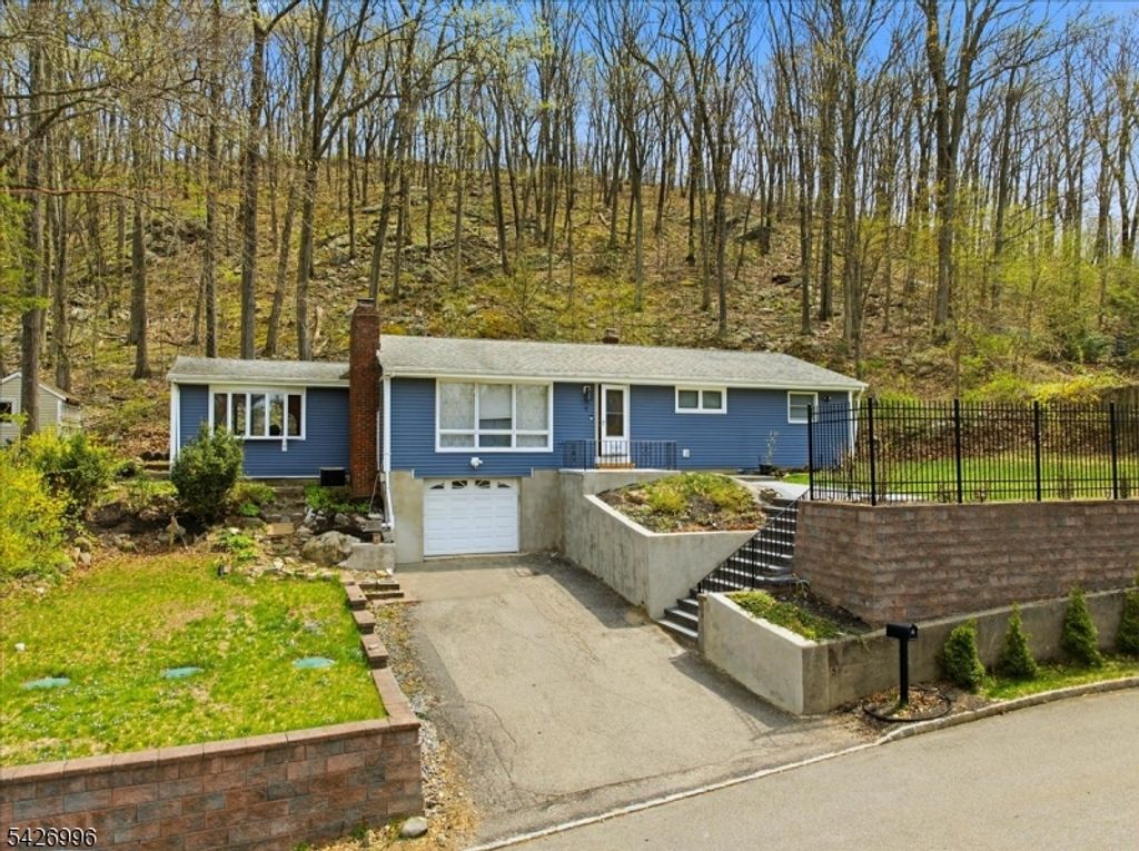 9 Hartung Ave, Riverdale Boro, NJ 07457