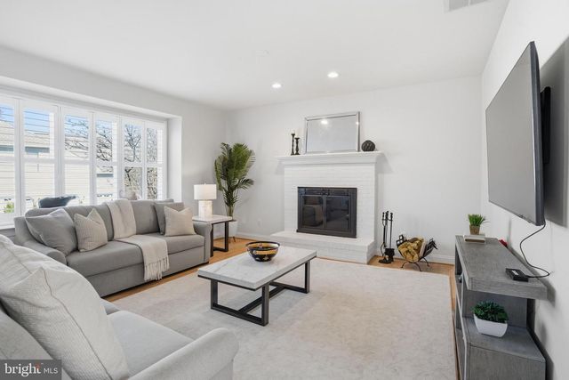 10500 COVING CROSS LN, Vienna, VA 22182