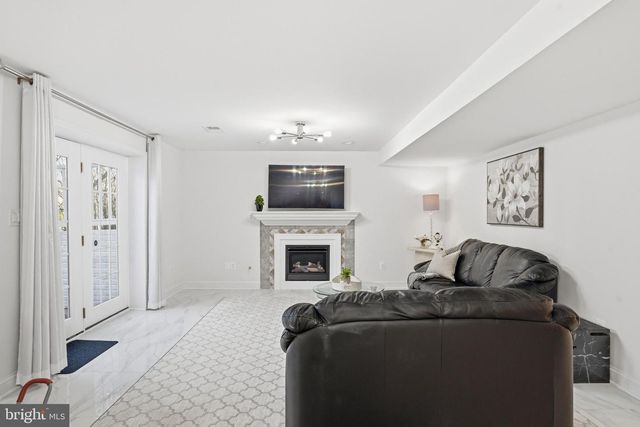 10500 COVING CROSS LN, Vienna, VA 22182