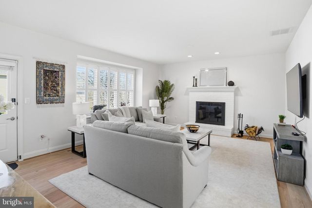 10500 COVING CROSS LN, Vienna, VA 22182