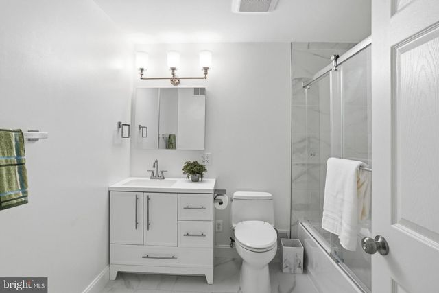 10500 COVING CROSS LN, Vienna, VA 22182