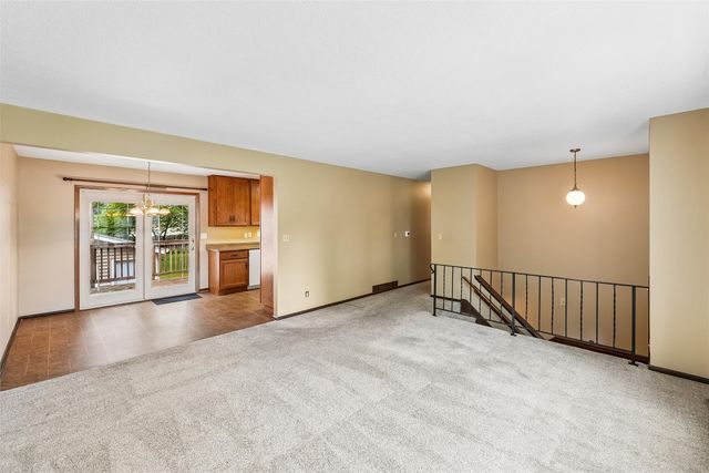 516 12th Avenue NW, Altoona, IA 50009