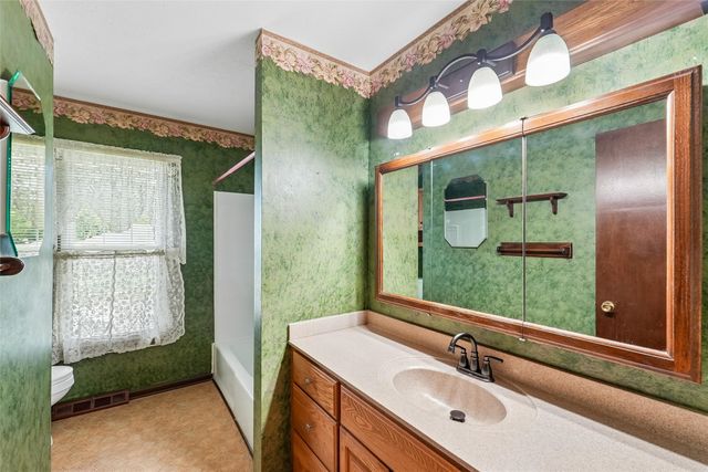 516 12th Avenue NW, Altoona, IA 50009