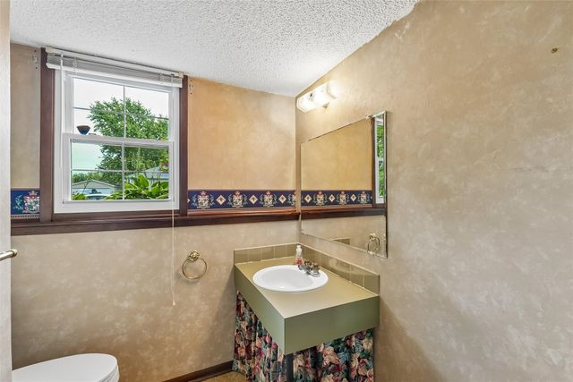 516 12th Avenue NW, Altoona, IA 50009