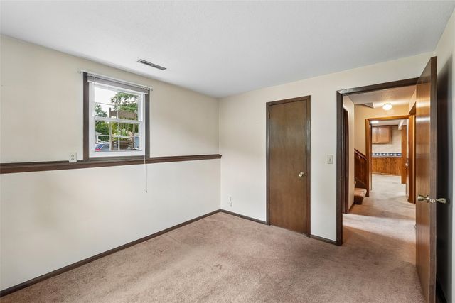 516 12th Avenue NW, Altoona, IA 50009