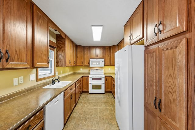 516 12th Avenue NW, Altoona, IA 50009