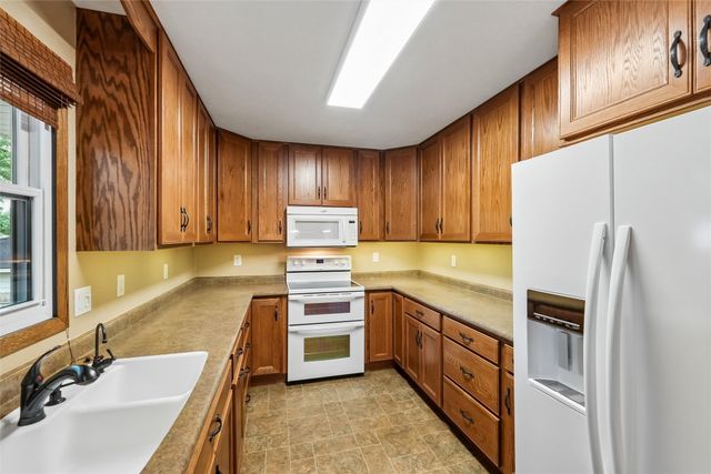 516 12th Avenue NW, Altoona, IA 50009
