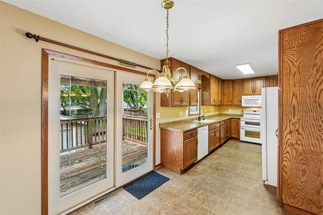 516 12th Avenue NW, Altoona, IA 50009