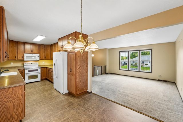 516 12th Avenue NW, Altoona, IA 50009