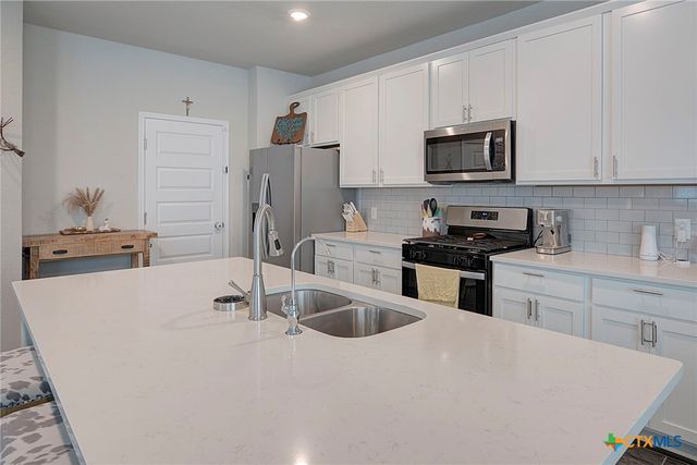 152 Honey Oak Lane, New Braunfels, TX 78130