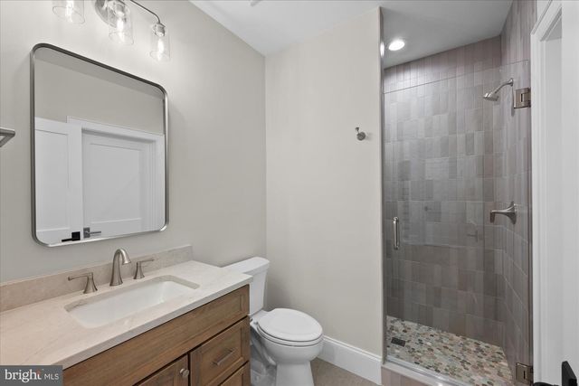 6804 MONTOUR DR, Falls Church, VA 22043