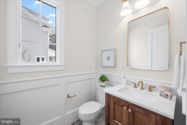 6804 MONTOUR DR, Falls Church, VA 22043