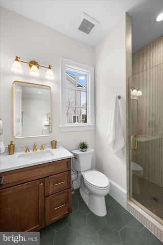 6804 MONTOUR DR, Falls Church, VA 22043