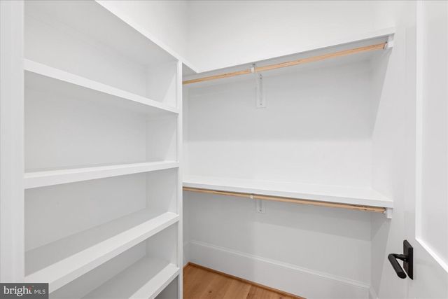 6804 MONTOUR DR, Falls Church, VA 22043