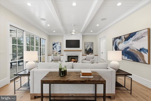 6804 MONTOUR DR, Falls Church, VA 22043