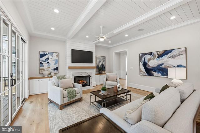 6804 MONTOUR DR, Falls Church, VA 22043