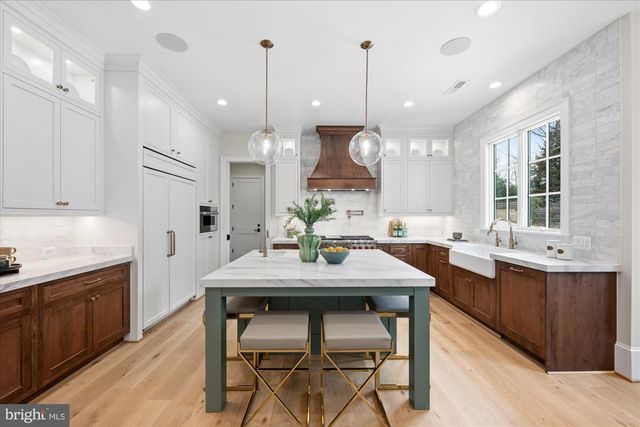 6804 MONTOUR DR, Falls Church, VA 22043