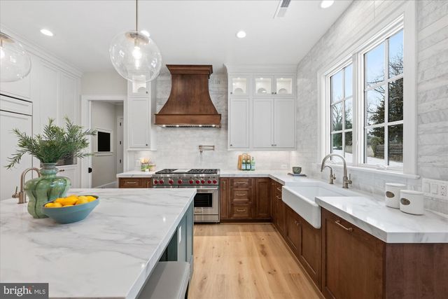 6804 MONTOUR DR, Falls Church, VA 22043