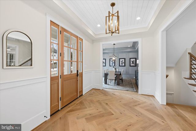 6804 MONTOUR DR, Falls Church, VA 22043