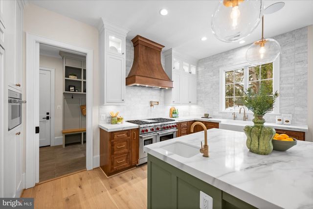 6804 MONTOUR DR, Falls Church, VA 22043