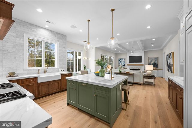 6804 MONTOUR DR, Falls Church, VA 22043