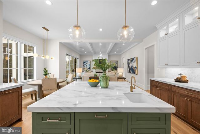 6804 MONTOUR DR, Falls Church, VA 22043