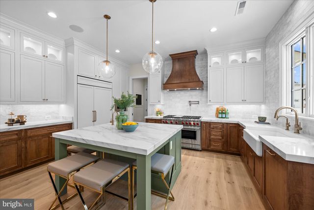 6804 MONTOUR DR, Falls Church, VA 22043