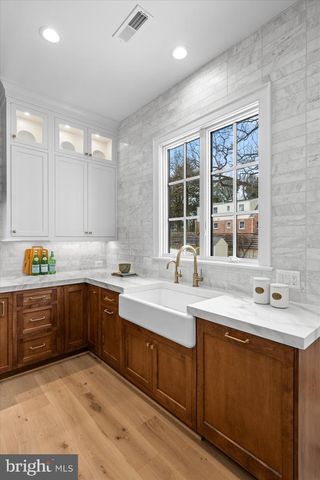 6804 MONTOUR DR, Falls Church, VA 22043