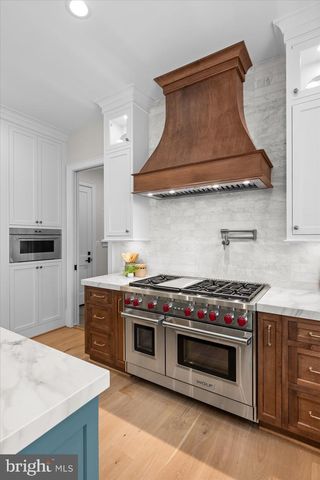 6804 MONTOUR DR, Falls Church, VA 22043