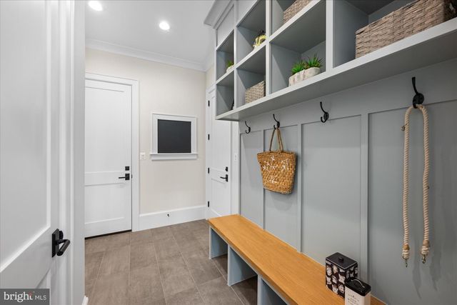 6804 MONTOUR DR, Falls Church, VA 22043