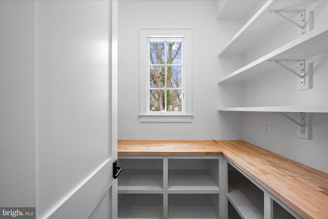 6804 MONTOUR DR, Falls Church, VA 22043