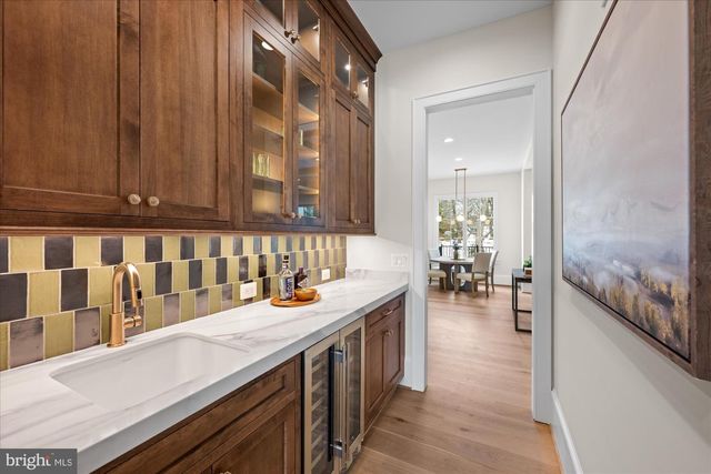 6804 MONTOUR DR, Falls Church, VA 22043