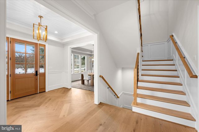 6804 MONTOUR DR, Falls Church, VA 22043