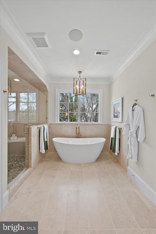 6804 MONTOUR DR, Falls Church, VA 22043