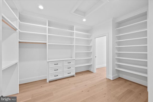 6804 MONTOUR DR, Falls Church, VA 22043