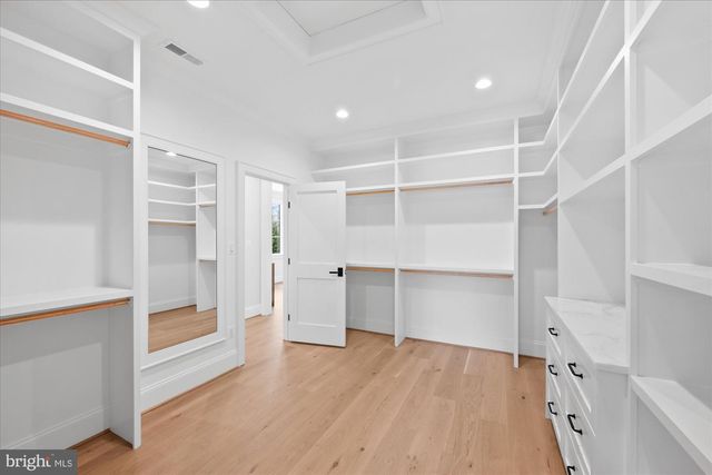 6804 MONTOUR DR, Falls Church, VA 22043