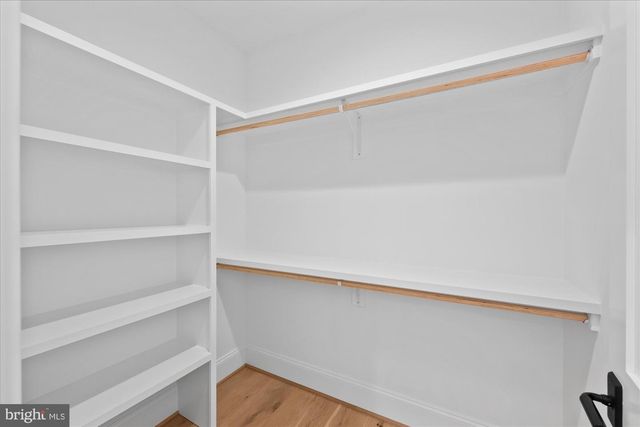 6804 MONTOUR DR, Falls Church, VA 22043