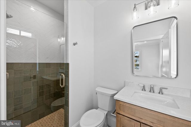 6804 MONTOUR DR, Falls Church, VA 22043