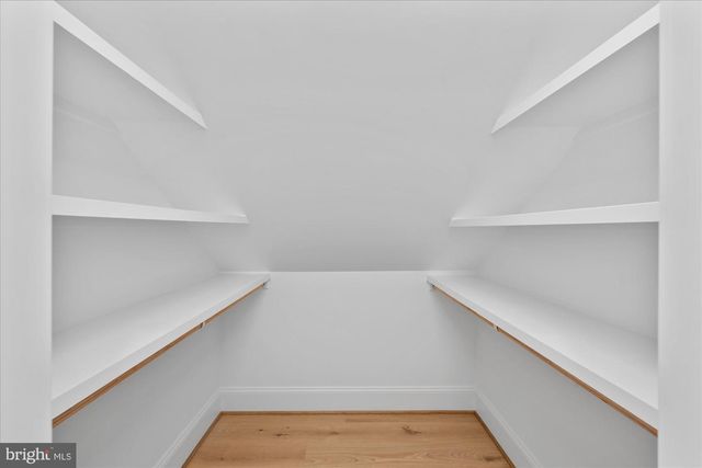 6804 MONTOUR DR, Falls Church, VA 22043