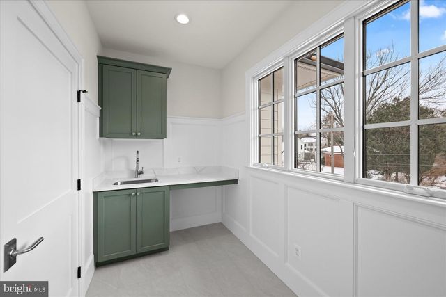 6804 MONTOUR DR, Falls Church, VA 22043