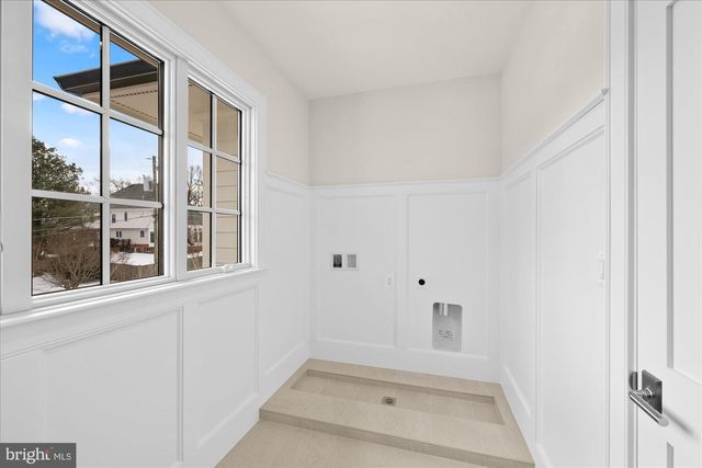 6804 MONTOUR DR, Falls Church, VA 22043